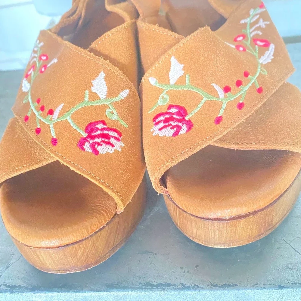 Eric Michael Embroidered Wooden Platform Sandals 36 5.5 Floral Scandinavian Boho